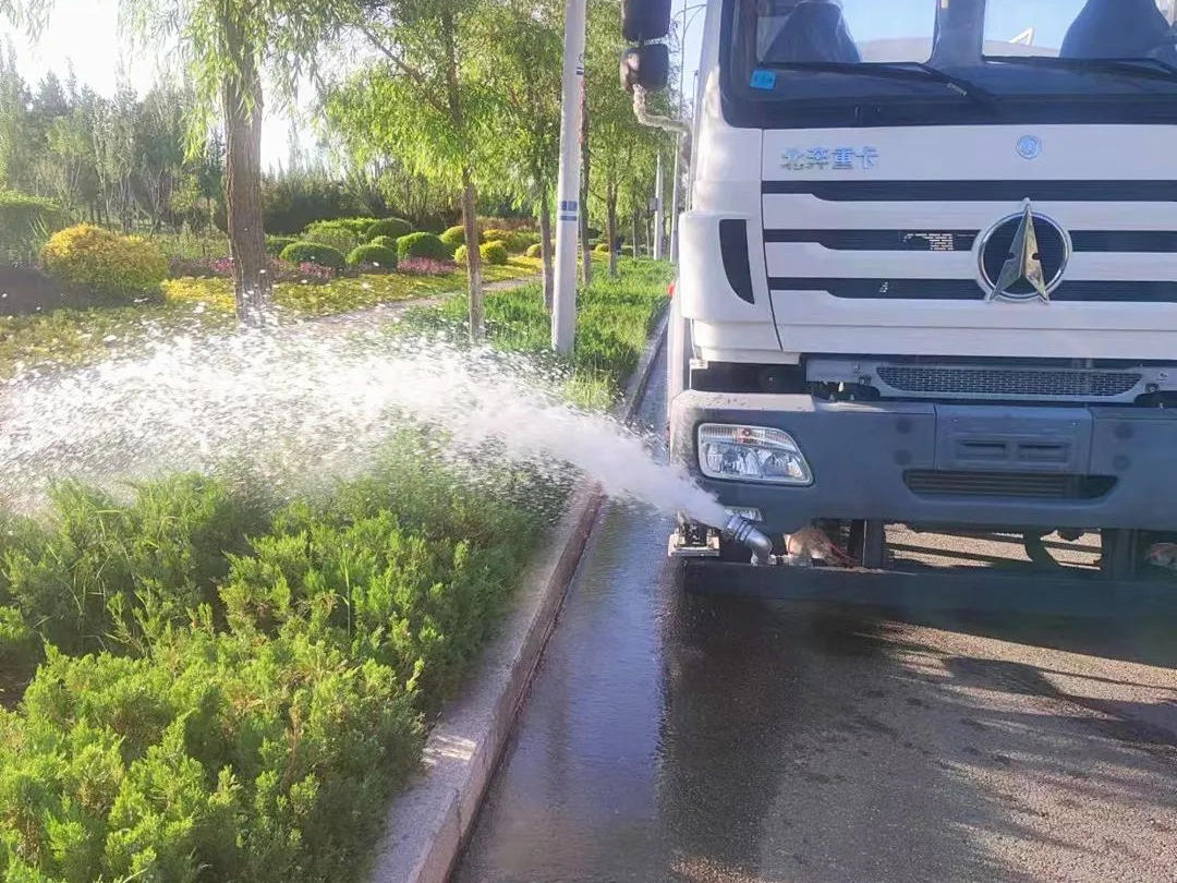 夏季绿化养护浇灌